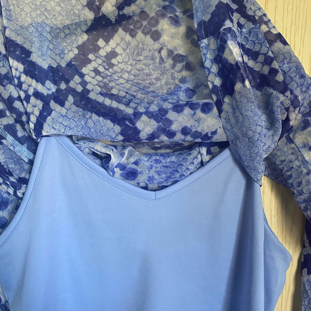 Woman’s top - Picture 4 of 7